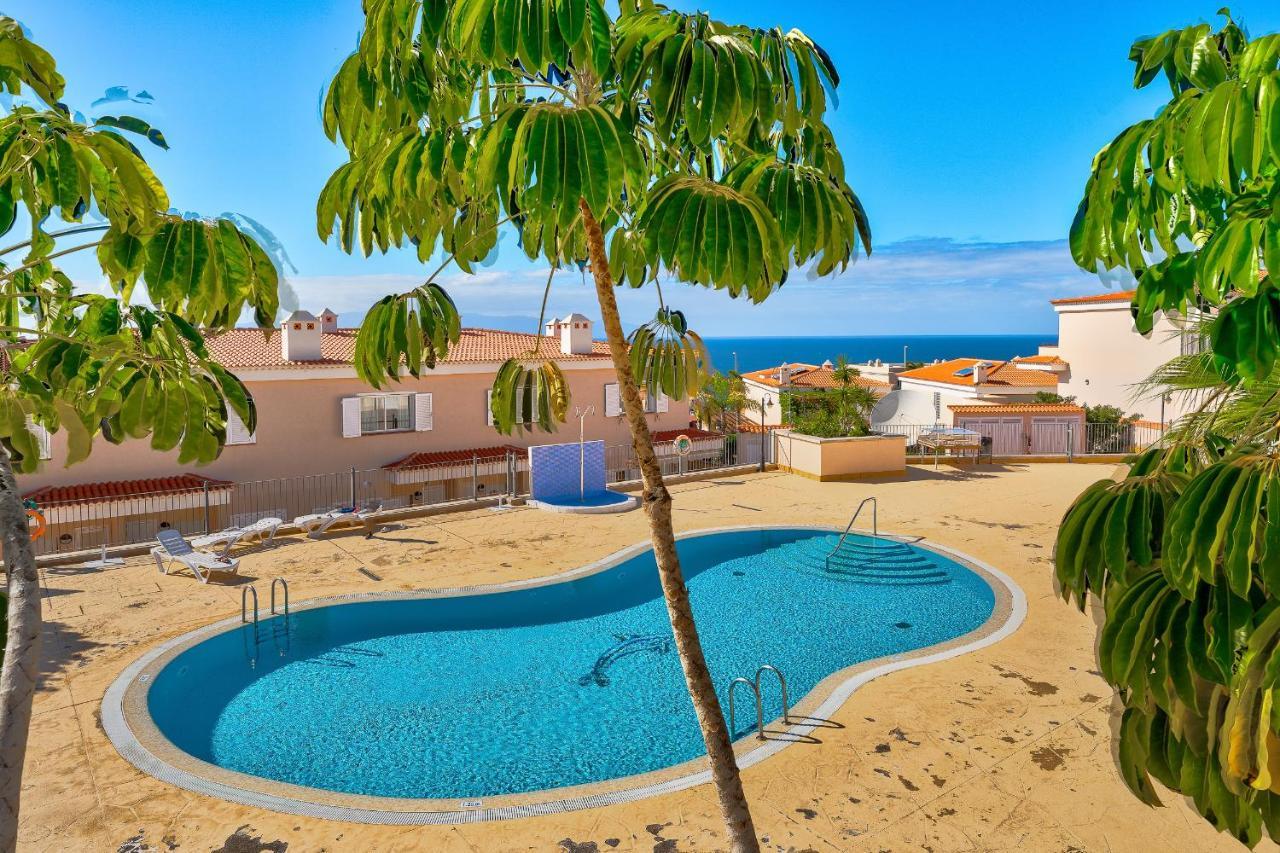 Modern With Large Terrasse, Bbq, Fast Wifi, 2 Pools Appartamento *