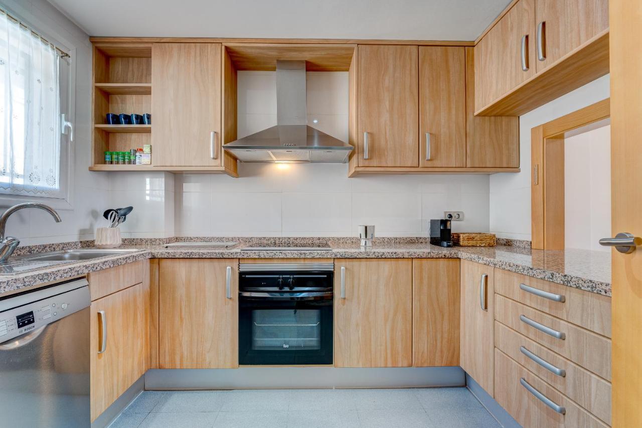 Modern With Large Terrasse, Bbq, Fast Wifi, 2 Pools Appartamento