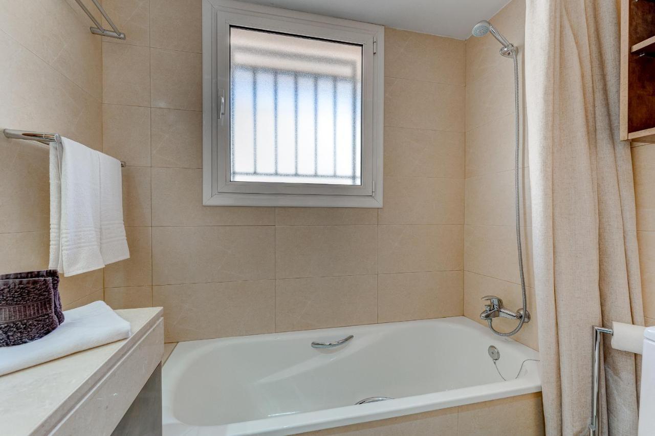 Modern With Large Terrasse, Bbq, Fast Wifi, 2 Pools Appartement