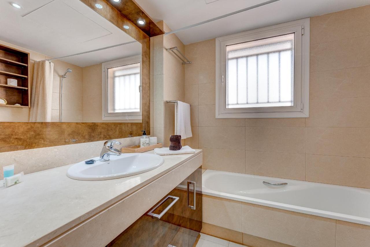 Appartamento Modern With Large Terrasse, Bbq, Fast Wifi, 2 Pools